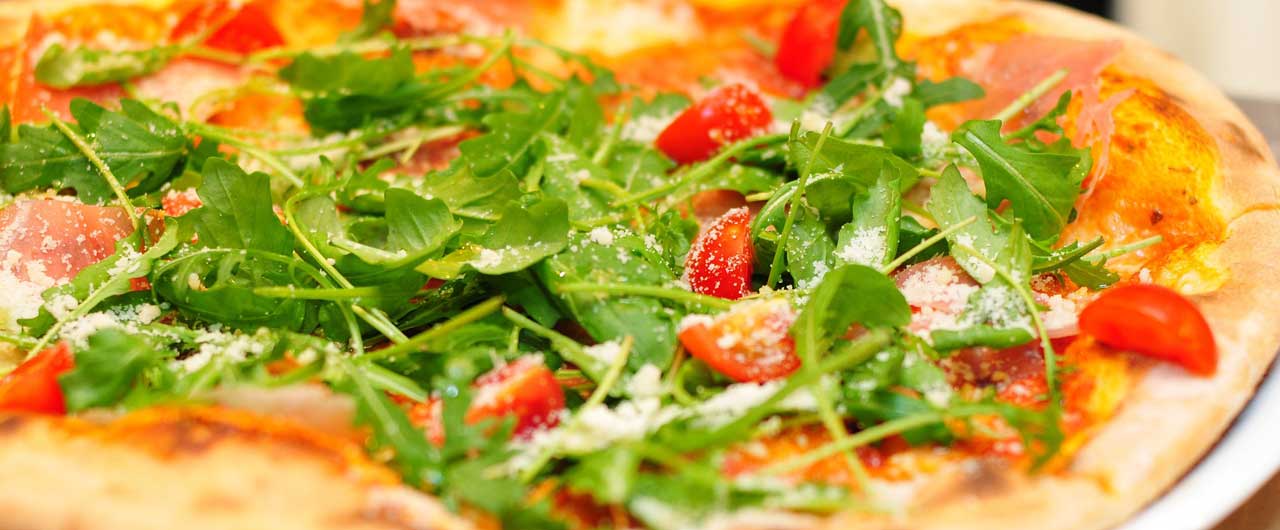 Pizza — neutralna fotografia potrawy